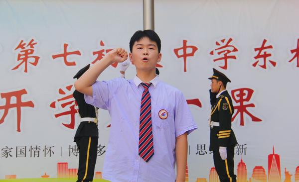 升旗 (4) 升旗 (4)